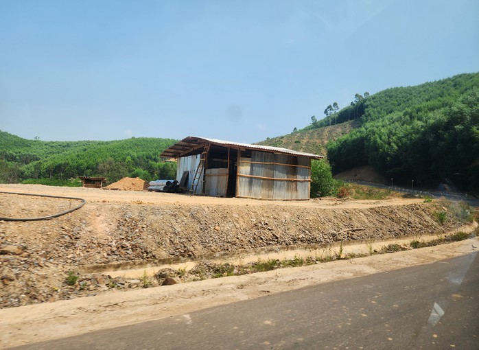 Hàng trăm hộ dân ảnh hưởng bởi dự án ngàn tỉ, bỏ khu tái định cư- Ảnh 2. Hàng trăm hộ dân ảnh hưởng bởi dự án ngàn tỉ, bỏ khu tái định cư- Ảnh 2.