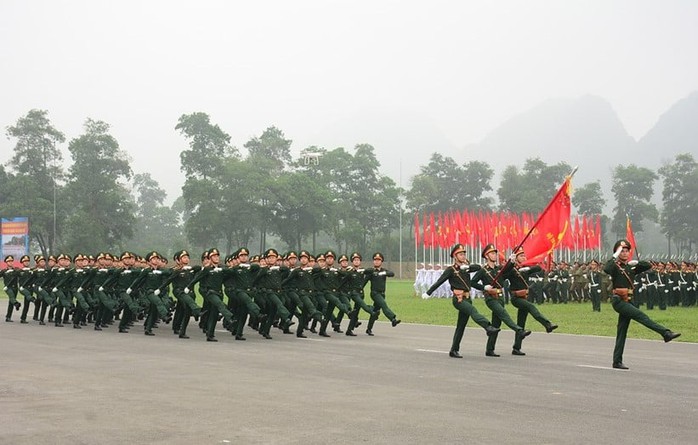 Hai Đại tướng Phan Văn Giang, Tô Lâm kiểm tra hợp luyện diễu binh kỷ niệm Chiến thắng Điện Biên Phủ- Ảnh 9. Hai Đại tướng Phan Văn Giang, Tô Lâm kiểm tra hợp luyện diễu binh kỷ niệm Chiến thắng Điện Biên Phủ- Ảnh 9.