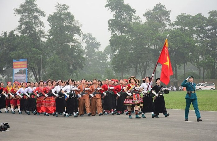 Hai Đại tướng Phan Văn Giang, Tô Lâm kiểm tra hợp luyện diễu binh kỷ niệm Chiến thắng Điện Biên Phủ- Ảnh 5. Hai Đại tướng Phan Văn Giang, Tô Lâm kiểm tra hợp luyện diễu binh kỷ niệm Chiến thắng Điện Biên Phủ- Ảnh 5.