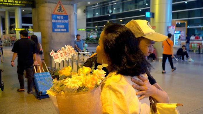 Quốc Thảo đón Minh Trang về trong niềm xúc động, sàn kịch chào mừng "Phồn Y" Hà Thành- Ảnh 3. Quốc Thảo đón Minh Trang về trong niềm xúc động, sàn kịch chào mừng "Phồn Y" Hà Thành- Ảnh 3.