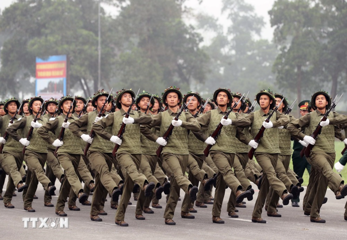Hai Đại tướng Phan Văn Giang, Tô Lâm kiểm tra hợp luyện diễu binh kỷ niệm Chiến thắng Điện Biên Phủ- Ảnh 4. Hai Đại tướng Phan Văn Giang, Tô Lâm kiểm tra hợp luyện diễu binh kỷ niệm Chiến thắng Điện Biên Phủ- Ảnh 4.