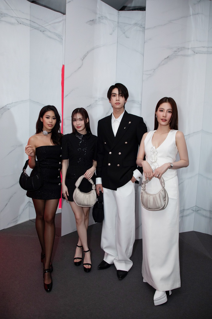 CEO Tiên Nguyễn và diễn viên Diễm My 9x cùng 2 đại điện Thái Lan - Dunk Natachai và Love Pattranite CEO Tiên Nguyễn và diễn viên Diễm My 9x cùng 2 đại điện Thái Lan - Dunk Natachai và Love Pattranite
