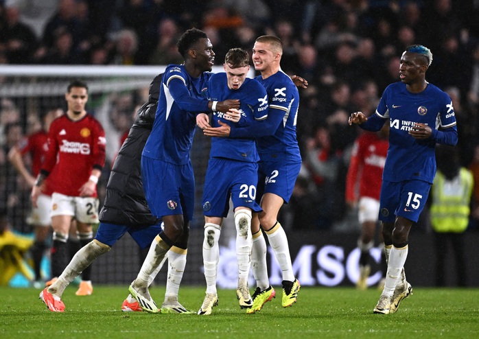 Rượt đuổi tỉ số điên rồ, Man United thua ngược Chelsea trận cầu 7 bàn- Ảnh 7. Rượt đuổi tỉ số điên rồ, Man United thua ngược Chelsea trận cầu 7 bàn- Ảnh 7.