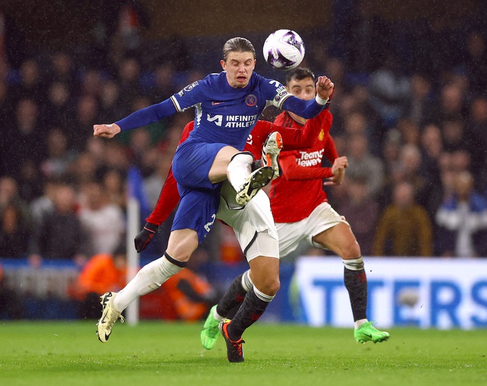 Rượt đuổi tỉ số điên rồ, Man United thua ngược Chelsea trận cầu 7 bàn- Ảnh 2. Rượt đuổi tỉ số điên rồ, Man United thua ngược Chelsea trận cầu 7 bàn- Ảnh 2.
