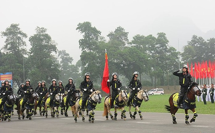 Hai Đại tướng Phan Văn Giang, Tô Lâm kiểm tra hợp luyện diễu binh kỷ niệm Chiến thắng Điện Biên Phủ- Ảnh 12. Hai Đại tướng Phan Văn Giang, Tô Lâm kiểm tra hợp luyện diễu binh kỷ niệm Chiến thắng Điện Biên Phủ- Ảnh 12.