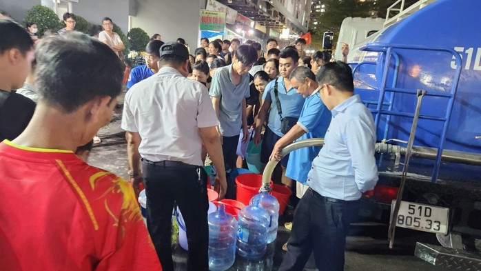 Chung cư ở TP Thủ Đức đã có nước sinh hoạt trở lại- Ảnh 1. Chung cư ở TP Thủ Đức đã có nước sinh hoạt trở lại- Ảnh 1.