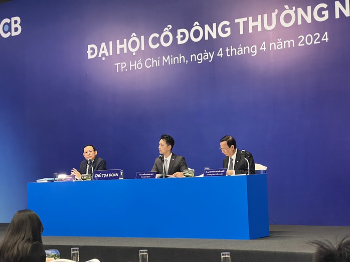 Chủ tịch HĐQT ACB Trần Hùng Huy nói về cho vay dự án bất động sản và trái phiếu doanh nghiệp- Ảnh 2. Chủ tịch HĐQT ACB Trần Hùng Huy nói về cho vay dự án bất động sản và trái phiếu doanh nghiệp- Ảnh 2.