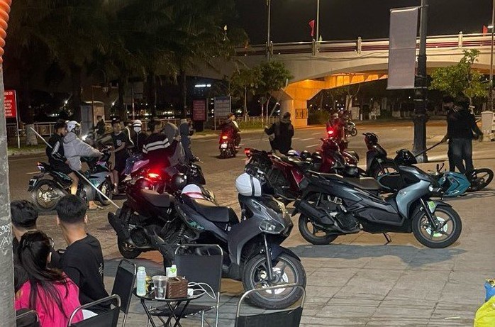 Truy bắt nhóm thanh thiếu niên mang dao phóng lợn đuổi chém nhau ở Đà Nẵng- Ảnh 2.