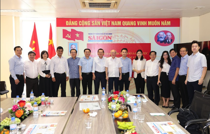 Lãnh đạo TP HCM thăm, làm việc với văn phòng đại diện các cơ quan báo chí TP HCM tại Hà Nội- Ảnh 3. Lãnh đạo TP HCM thăm, làm việc với văn phòng đại diện các cơ quan báo chí TP HCM tại Hà Nội- Ảnh 3.
