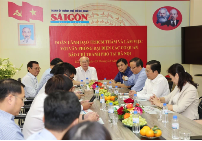 Lãnh đạo TP HCM thăm, làm việc với văn phòng đại diện các cơ quan báo chí TP HCM tại Hà Nội- Ảnh 1. Lãnh đạo TP HCM thăm, làm việc với văn phòng đại diện các cơ quan báo chí TP HCM tại Hà Nội- Ảnh 1.