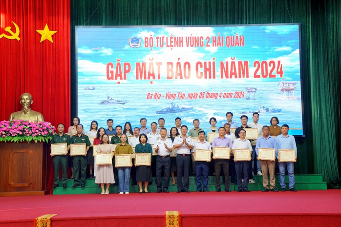 Báo chí tích cực đồng hành cùng Bộ Tư lệnh Vùng 2 Hải quân- Ảnh 3. Báo chí tích cực đồng hành cùng Bộ Tư lệnh Vùng 2 Hải quân- Ảnh 3.