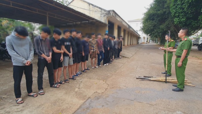 7 học sinh cùng nhiều thanh, thiếu niên mang dao, rựa đi hỗn chiến- Ảnh 1. 7 học sinh cùng nhiều thanh, thiếu niên mang dao, rựa đi hỗn chiến- Ảnh 1.