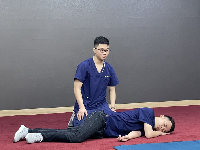 Bác sĩ chỉ cách sơ, cấp cứu ai cũng có thể làm được- Ảnh 4.