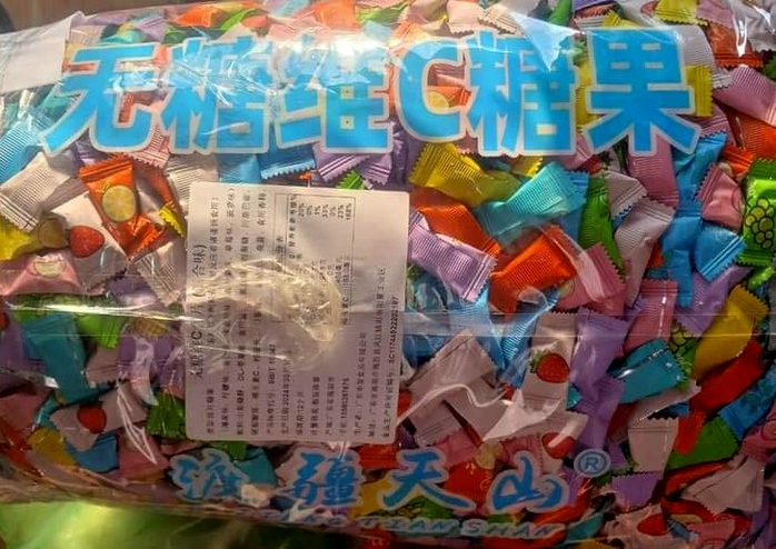 Ăn kẹo "lạ", 30 học sinh ở Lâm Đồng nhập viện- Ảnh 2. Ăn kẹo "lạ", 30 học sinh ở Lâm Đồng nhập viện- Ảnh 2.