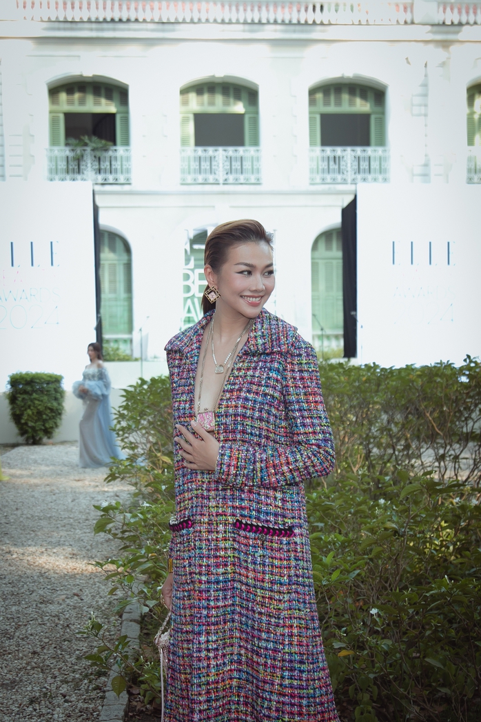 "Vũ khí" giúp Thanh Hằng mặc xẻ gợi cảm nhưng vẫn an toàn- Ảnh 7. "Vũ khí" giúp Thanh Hằng mặc xẻ gợi cảm nhưng vẫn an toàn- Ảnh 7.