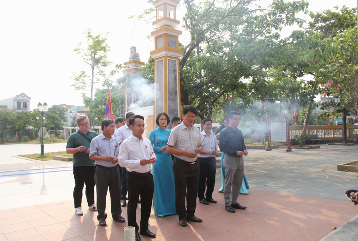 Khánh thành Đường cờ Tổ quốc tại Di tích lịch sử quốc gia Nghĩa Trủng Hòa Vang- Ảnh 11. Khánh thành Đường cờ Tổ quốc tại Di tích lịch sử quốc gia Nghĩa Trủng Hòa Vang- Ảnh 11.