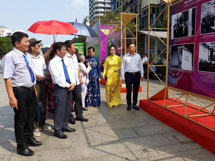 NSƯT Phi Điểu, Mạnh Dung, Thanh Dậu khai mạc triển lãm- Ảnh 7. NSƯT Phi Điểu, Mạnh Dung, Thanh Dậu khai mạc triển lãm- Ảnh 7.