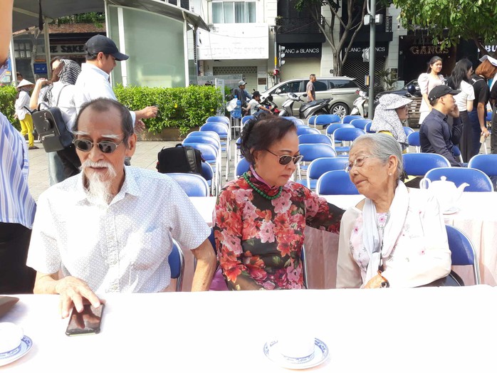 NSƯT Phi Điểu, Mạnh Dung, Thanh Dậu khai mạc triển lãm- Ảnh 1. NSƯT Phi Điểu, Mạnh Dung, Thanh Dậu khai mạc triển lãm- Ảnh 1.