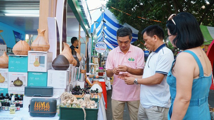 Khách chi cả trăm tỉ đồng mua tour, sản phẩm dịch vụ du lịch ở TP HCM- Ảnh 3. Khách chi cả trăm tỉ đồng mua tour, sản phẩm dịch vụ du lịch ở TP HCM- Ảnh 3.