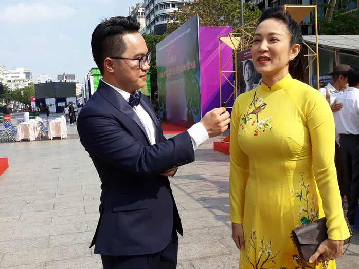 NSƯT Phi Điểu, Mạnh Dung, Thanh Dậu khai mạc triển lãm- Ảnh 9. NSƯT Phi Điểu, Mạnh Dung, Thanh Dậu khai mạc triển lãm- Ảnh 9.