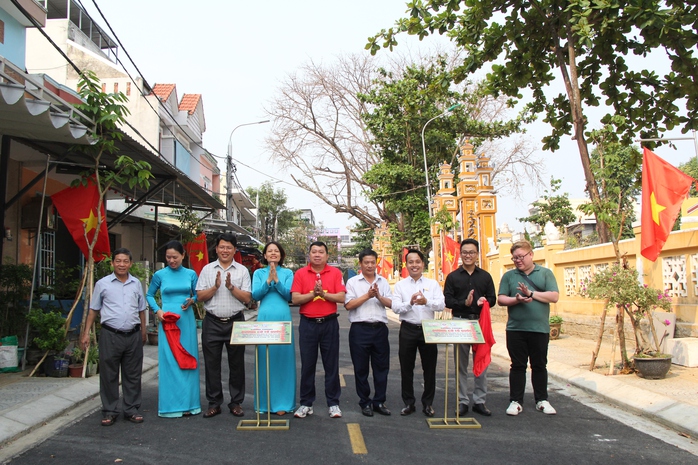 Khánh thành Đường cờ Tổ quốc tại Di tích lịch sử quốc gia Nghĩa Trủng Hòa Vang- Ảnh 1. Khánh thành Đường cờ Tổ quốc tại Di tích lịch sử quốc gia Nghĩa Trủng Hòa Vang- Ảnh 1.