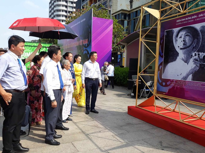 NSƯT Phi Điểu, Mạnh Dung, Thanh Dậu khai mạc triển lãm- Ảnh 8. NSƯT Phi Điểu, Mạnh Dung, Thanh Dậu khai mạc triển lãm- Ảnh 8.