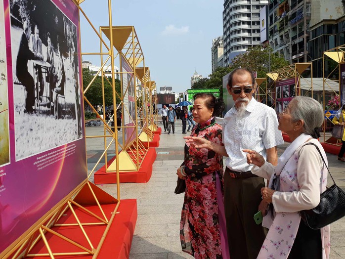 NSƯT Phi Điểu, Mạnh Dung, Thanh Dậu khai mạc triển lãm- Ảnh 10. NSƯT Phi Điểu, Mạnh Dung, Thanh Dậu khai mạc triển lãm- Ảnh 10.