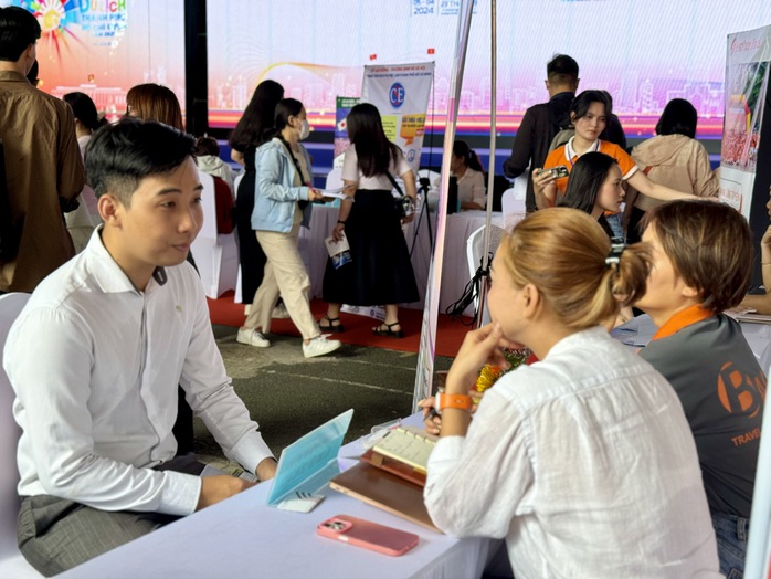 Nghịch lý: Ứng viên không tìm được việc, doanh nghiệp không tuyển được người- Ảnh 1. Nghịch lý: Ứng viên không tìm được việc, doanh nghiệp không tuyển được người- Ảnh 1.