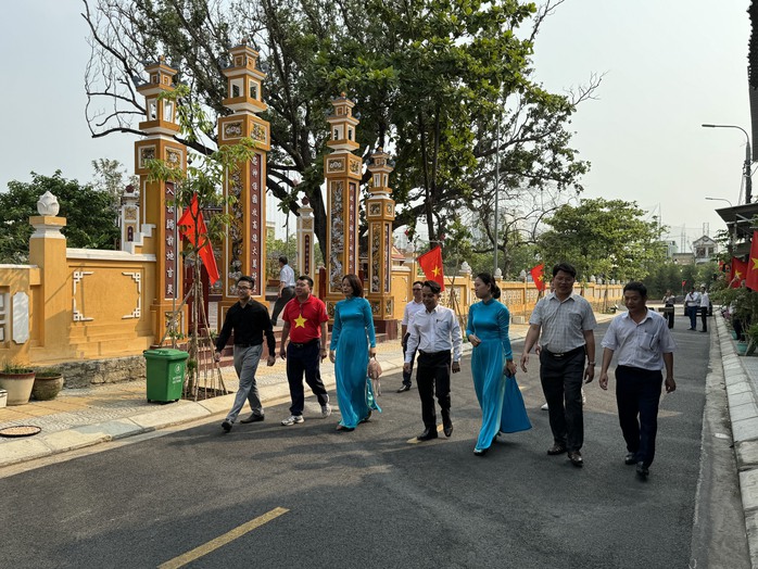Khánh thành Đường cờ Tổ quốc tại Di tích lịch sử quốc gia Nghĩa Trủng Hòa Vang- Ảnh 9. Khánh thành Đường cờ Tổ quốc tại Di tích lịch sử quốc gia Nghĩa Trủng Hòa Vang- Ảnh 9.
