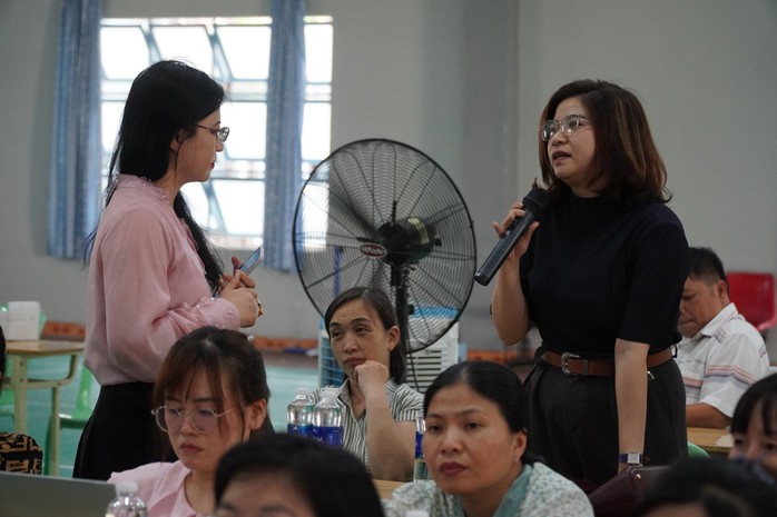 Hơn 200 giáo viên Kon Tum hào hứng chia sẻ kinh nghiệm tư vấn hướng nghiệp- Ảnh 6. Hơn 200 giáo viên Kon Tum hào hứng chia sẻ kinh nghiệm tư vấn hướng nghiệp- Ảnh 6.