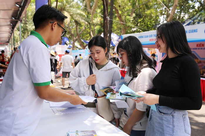 Thúc đẩy du lịch từ sự kiện, lễ hội- Ảnh 1. Thúc đẩy du lịch từ sự kiện, lễ hội- Ảnh 1.