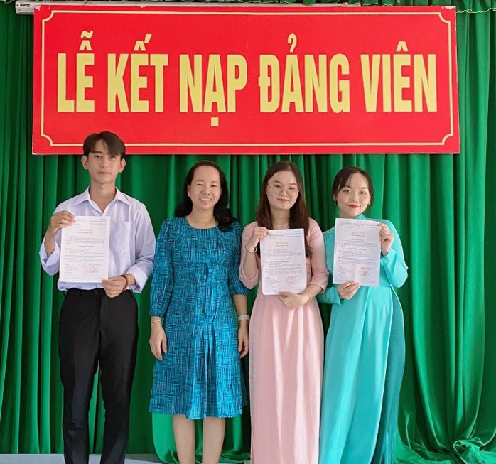 Chú trọng phát triển đảng viên trong trường học- Ảnh 1. Chú trọng phát triển đảng viên trong trường học- Ảnh 1.
