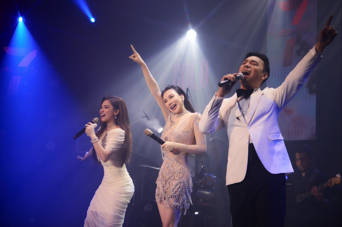 Hồ Quỳnh Hương bật khóc ngày trở lại Hà Nội- Ảnh 2. Hồ Quỳnh Hương bật khóc ngày trở lại Hà Nội- Ảnh 2.