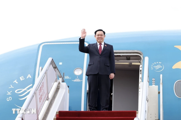 Chủ tịch Quốc hội Vương Đình Huệ đến Bắc Kinh, bắt đầu thăm chính thức Trung Quốc- Ảnh 1. Chủ tịch Quốc hội Vương Đình Huệ đến Bắc Kinh, bắt đầu thăm chính thức Trung Quốc- Ảnh 1.