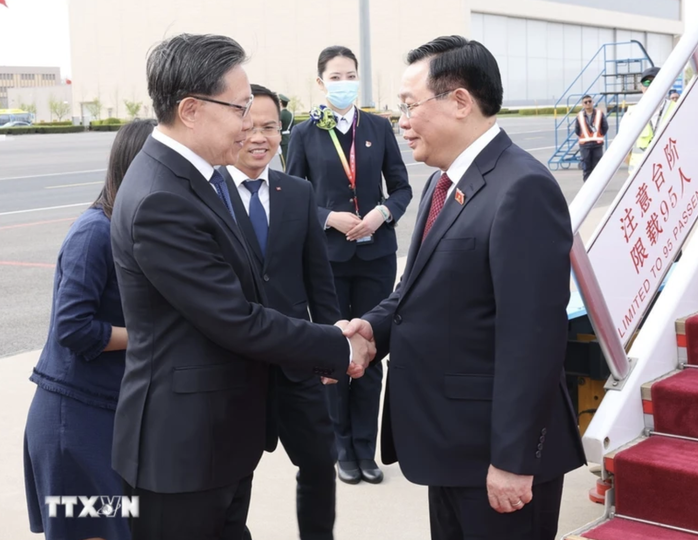 Chủ tịch Quốc hội Vương Đình Huệ đến Bắc Kinh, bắt đầu thăm chính thức Trung Quốc- Ảnh 5. Chủ tịch Quốc hội Vương Đình Huệ đến Bắc Kinh, bắt đầu thăm chính thức Trung Quốc- Ảnh 5.