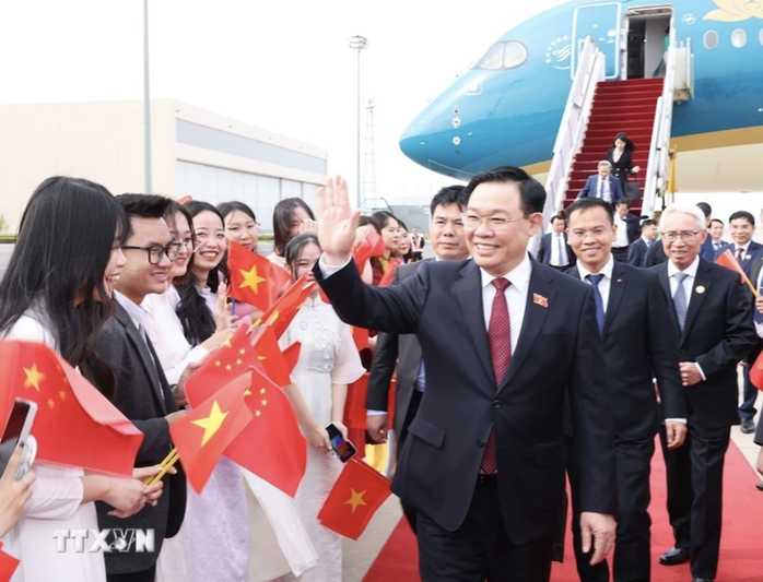 Chủ tịch Quốc hội Vương Đình Huệ đến Bắc Kinh, bắt đầu thăm chính thức Trung Quốc- Ảnh 7. Chủ tịch Quốc hội Vương Đình Huệ đến Bắc Kinh, bắt đầu thăm chính thức Trung Quốc- Ảnh 7.