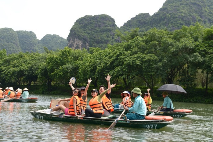 Nhiều cơ quan đồng tình nghỉ lễ 5 ngày dịp 30-4 và 1-5- Ảnh 1. Nhiều cơ quan đồng tình nghỉ lễ 5 ngày dịp 30-4 và 1-5- Ảnh 1.