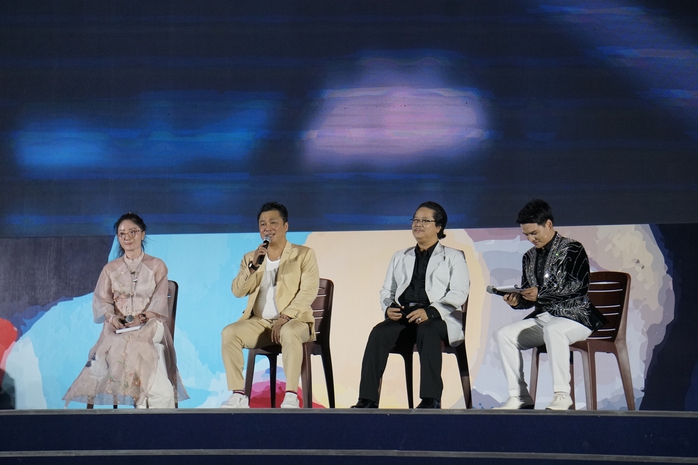 Lý Hùng hạnh phúc khi được khen trẻ hoài!- Ảnh 3. Lý Hùng hạnh phúc khi được khen trẻ hoài!- Ảnh 3.