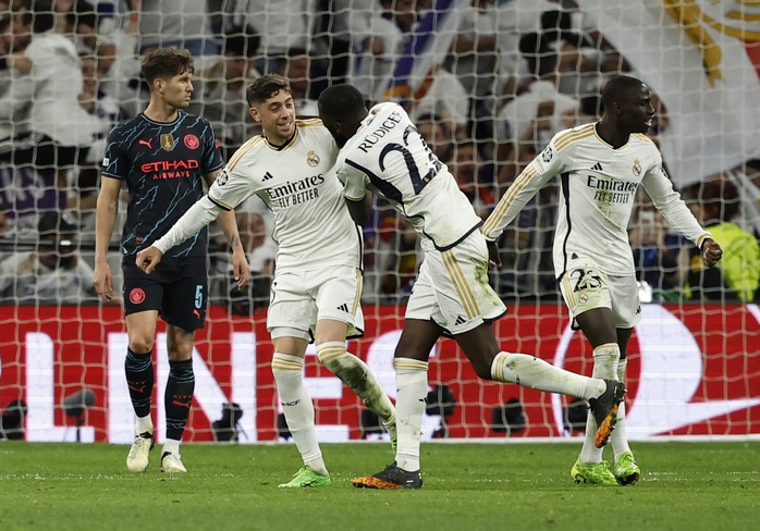 Real Madrid hòa nghẹt thở Man City trong trận đấu 6 bàn thắng- Ảnh 8. Real Madrid hòa nghẹt thở Man City trong trận đấu 6 bàn thắng- Ảnh 8.