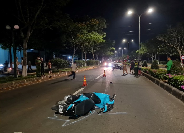 Thanh niên không chấp hành hiệu lệnh, tông CSGT bị thương- Ảnh 1. Thanh niên không chấp hành hiệu lệnh, tông CSGT bị thương- Ảnh 1.
