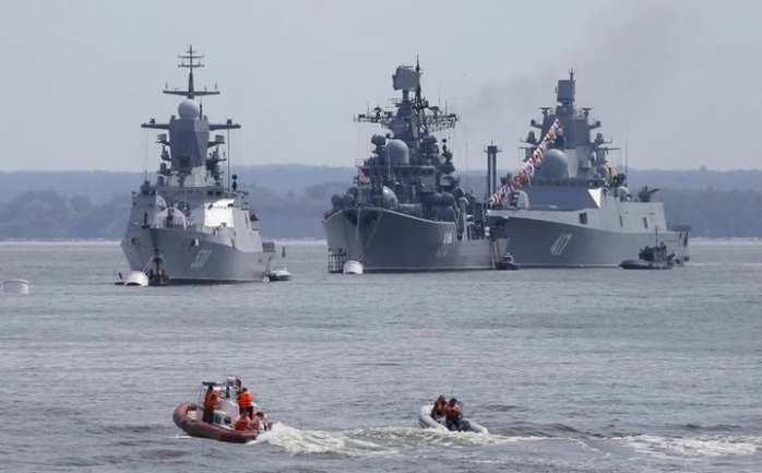 Các tàu khu trục và tàu hộ mang tên lửa của Nga ở khu vực Kaliningrad. Ảnh: Reuters Các tàu khu trục và tàu hộ mang tên lửa của Nga ở khu vực Kaliningrad. Ảnh: Reuters