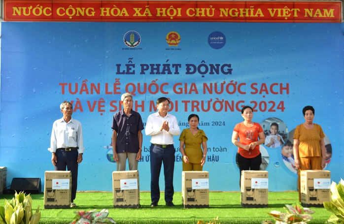 Khoảng 50.000 hộ gia đình ở ĐBSCL thiếu nước sạch- Ảnh 2. Khoảng 50.000 hộ gia đình ở ĐBSCL thiếu nước sạch- Ảnh 2.