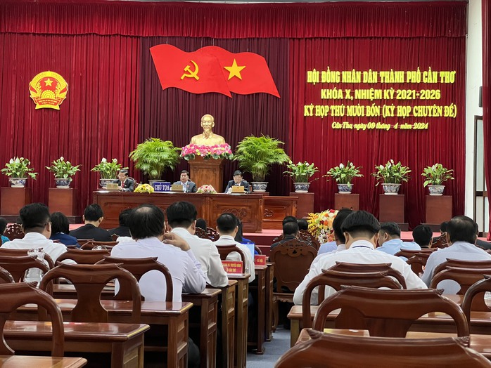 Cần Thơ điều chỉnh khung học phí có lợi cho học sinh- Ảnh 2. Cần Thơ điều chỉnh khung học phí có lợi cho học sinh- Ảnh 2.