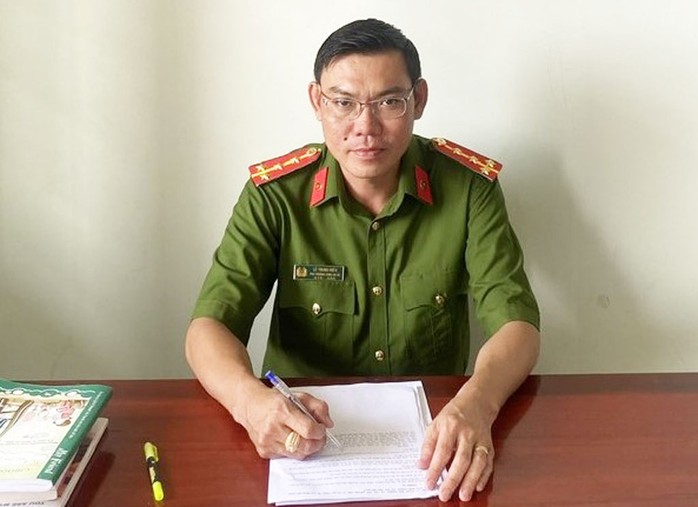 2 đại úy công an ở Long An cứu sống cháu bé người Trung Quốc- Ảnh 1. 2 đại úy công an ở Long An cứu sống cháu bé người Trung Quốc- Ảnh 1.