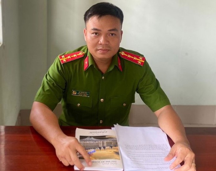 2 đại úy công an ở Long An cứu sống cháu bé người Trung Quốc- Ảnh 2. 2 đại úy công an ở Long An cứu sống cháu bé người Trung Quốc- Ảnh 2.