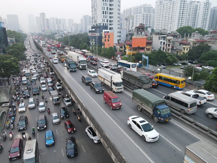 Người dân trở lại sau kỳ nghỉ lễ, cửa ngõ Hà Nội và TP HCM ùn tắc- Ảnh 2. Người dân trở lại sau kỳ nghỉ lễ, cửa ngõ Hà Nội và TP HCM ùn tắc- Ảnh 2.