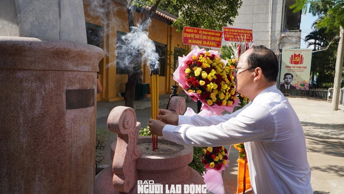 Lãnh đạo TP HCM dâng hoa, dâng hương Tổng Bí thư Trần Phú- Ảnh 2. Lãnh đạo TP HCM dâng hoa, dâng hương Tổng Bí thư Trần Phú- Ảnh 2.