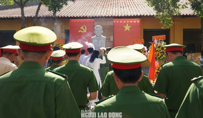 Lãnh đạo TP HCM dâng hoa, dâng hương Tổng Bí thư Trần Phú- Ảnh 3. Lãnh đạo TP HCM dâng hoa, dâng hương Tổng Bí thư Trần Phú- Ảnh 3.