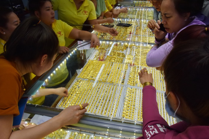 Giá vàng nhẫn 24K lao dốc- Ảnh 1. Giá vàng nhẫn 24K lao dốc- Ảnh 1.