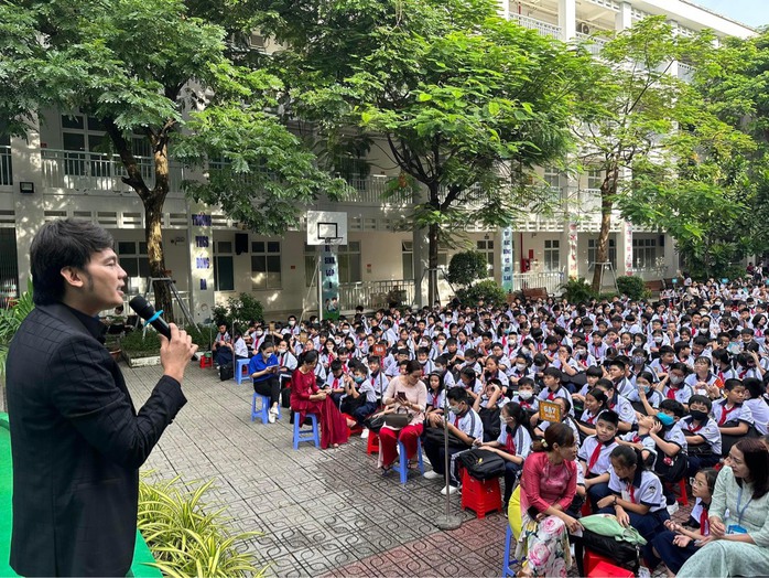 NSƯT Kim Tiểu Long với ngày 1-5 nhiều ý nghĩa- Ảnh 5. NSƯT Kim Tiểu Long với ngày 1-5 nhiều ý nghĩa- Ảnh 5.